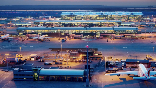 Heathrow - &Lambda;&omicron;&nu;&delta;ί&nu;&omicron; - &Eta;&nu;&omega;&mu;έ&nu;&omicron; &Beta;&alpha;&sigma;ί&lambda;&epsilon;&iota;&omicron; (LHR)